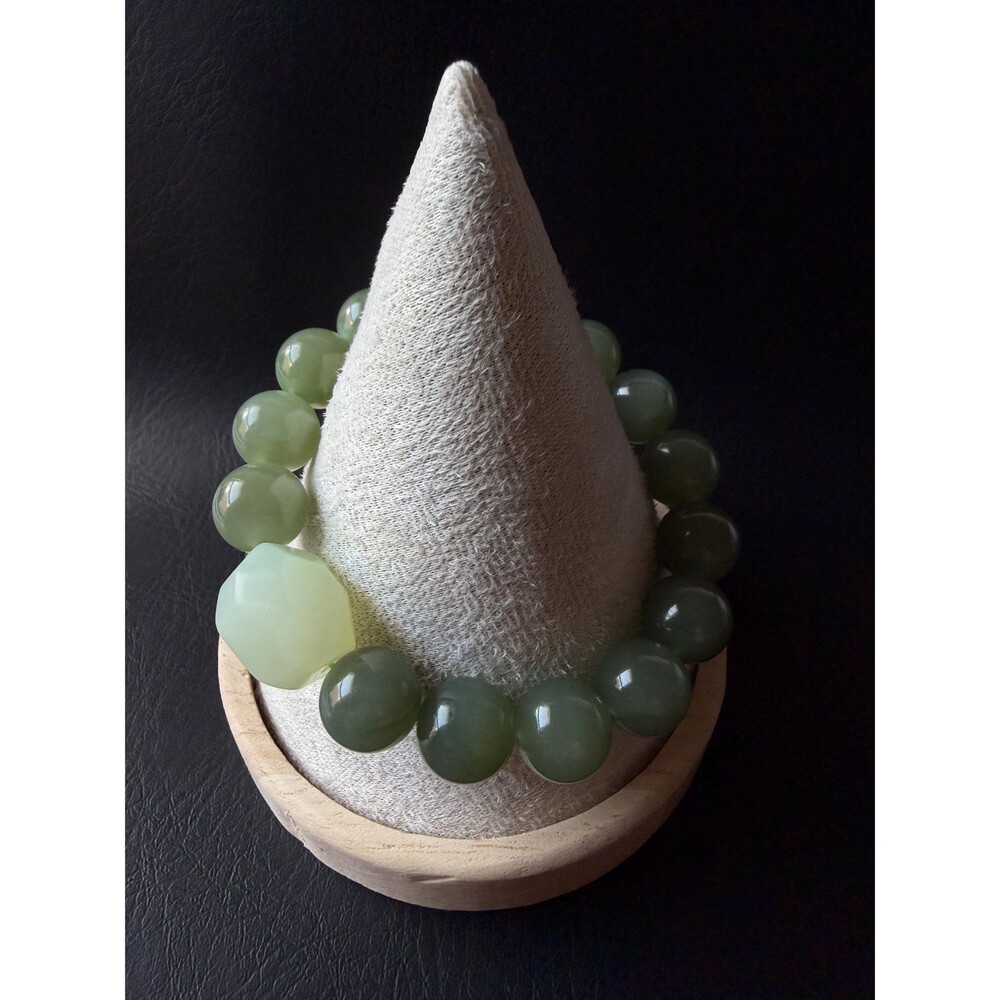 Natural Jade Beaded Bracelet 12mm Icy Celadon Green Beads W/ Faceted Focal Jade - Picture 3 of 9